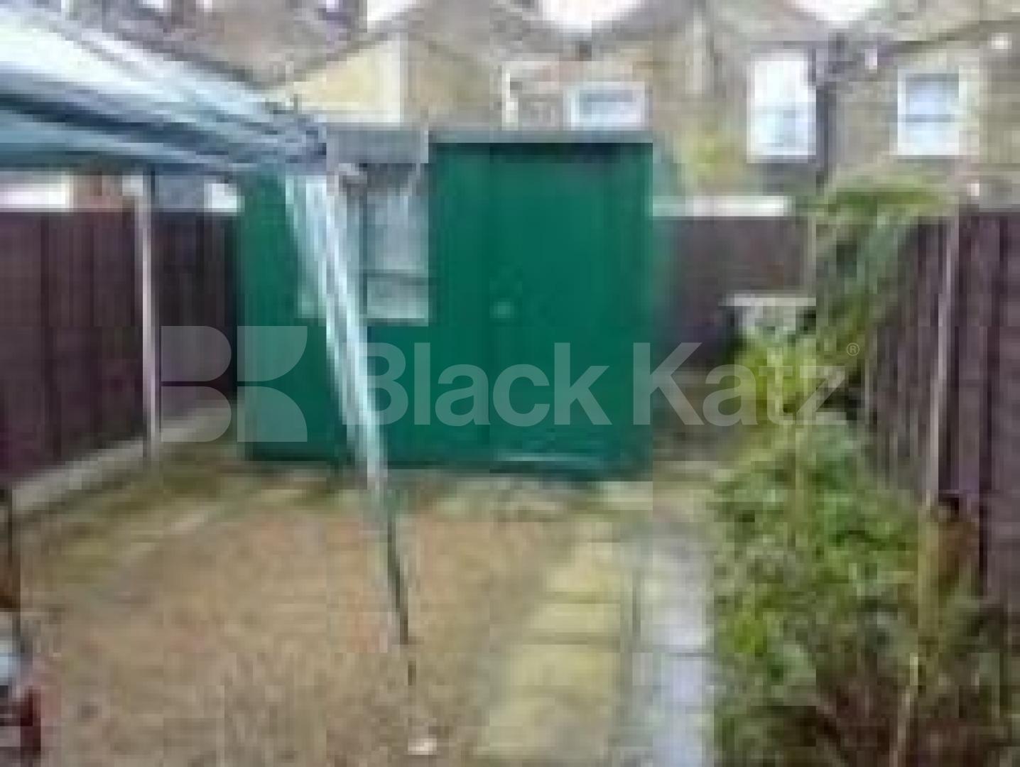 			4 Bedroom, 1 bath, 1 reception Flat			 Kingsdown Road, HOLLOWAY N19